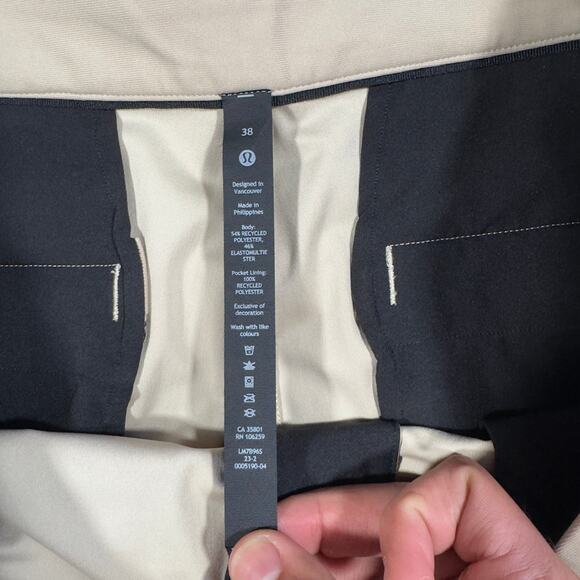 Lululemon Khaki Shorts Size 38 Commission Classic Fit Warpstreme 9” LM7B96S - Picture 4 of 9